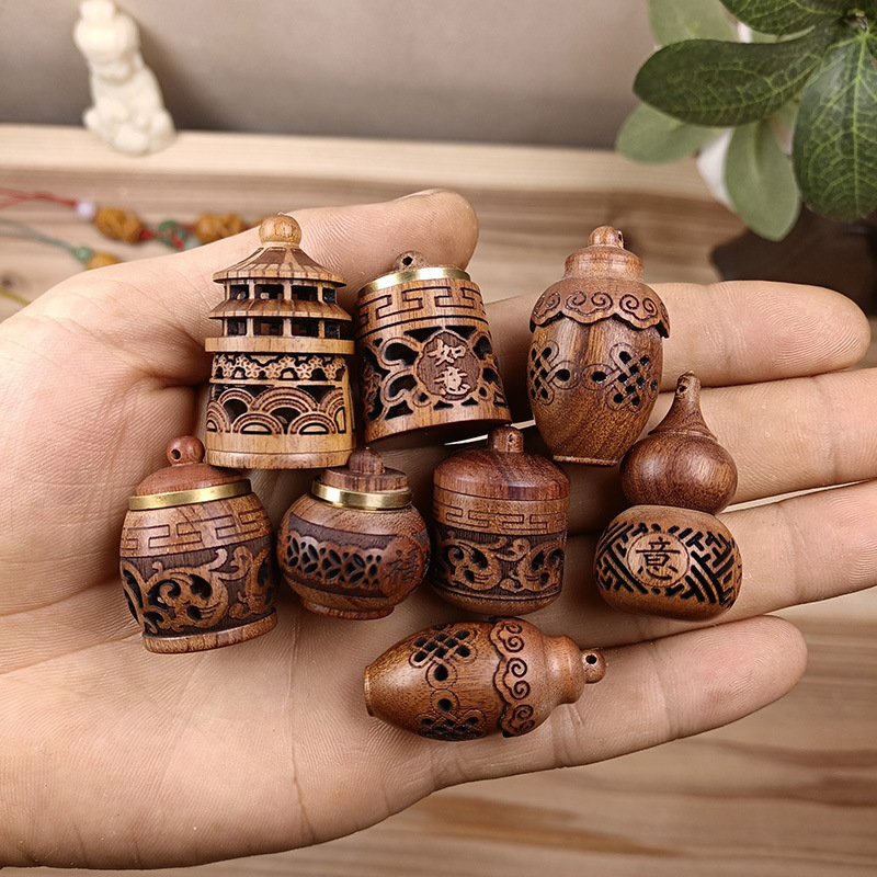 Wood Hollow Carved Aromatherap - مراجعة Diffuser Necklace Locket وسعره