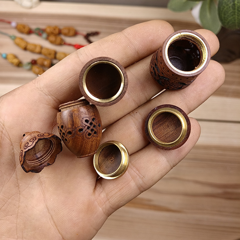 Wood Hollow Carved Aromatherap - مراجعة Diffuser Necklace Locket وسعره
