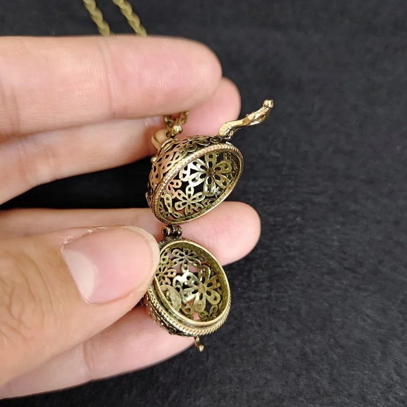 Vintage Brass Hollow Ball Lock - مراجعة Diffuser Necklace Locket وسعره