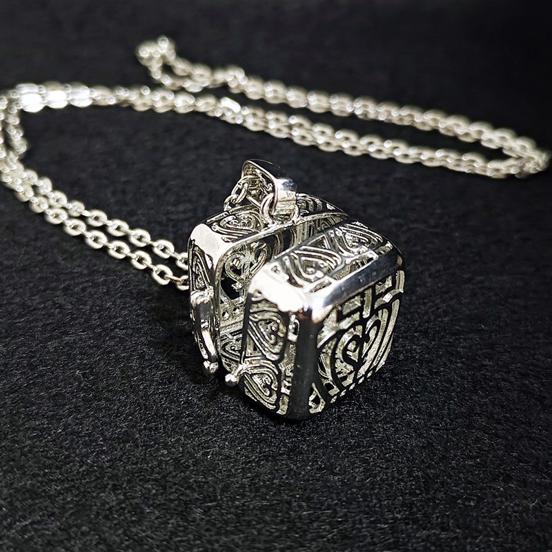 Vintage Brass Hollow Ball Lock - مراجعة Diffuser Necklace Locket وسعره